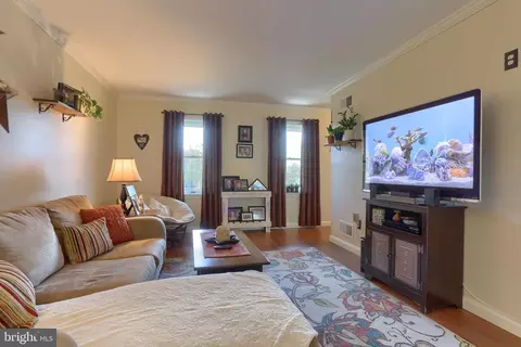 Living - 6 Edgewood Dr, Lititz, PA 17543 photo 3 of 5