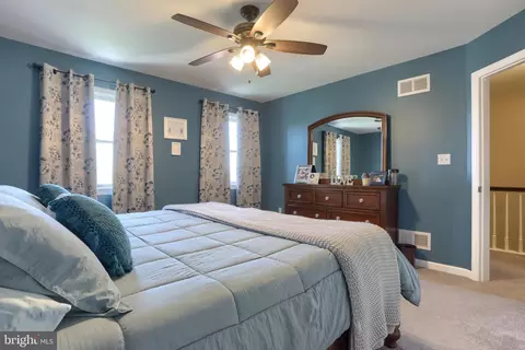 Bedroom - 6 Edgewood Dr, Lititz, PA 17543 photo 4 of 9