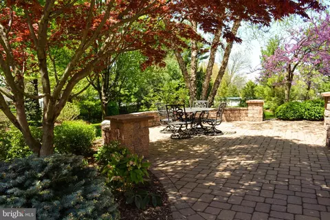 Exterior - 12 Sensenich Dr, Lititz, PA 17543 photo 2 of 7