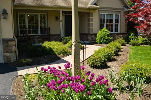 Exterior - 12 Sensenich Dr, Lititz, PA 17543 photo 4 of 7