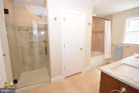 Bath - 12 Sensenich Dr, Lititz, PA 17543 photo 1 of 3