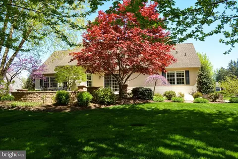 Exterior - 12 Sensenich Dr, Lititz, PA 17543 photo 6 of 7