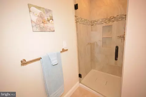 Bath - 12 Sensenich Dr, Lititz, PA 17543 photo 3 of 3