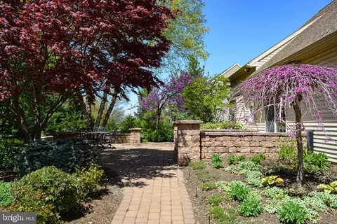 Exterior - 12 Sensenich Dr, Lititz, PA 17543 photo 5 of 7