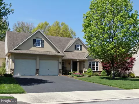 Exterior - 12 Sensenich Dr, Lititz, PA 17543 photo 3 of 7