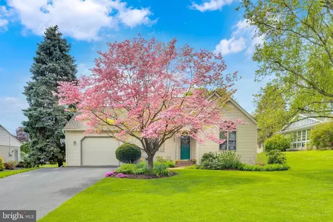 336 Sun Valley Dr, Leola, PA 17540