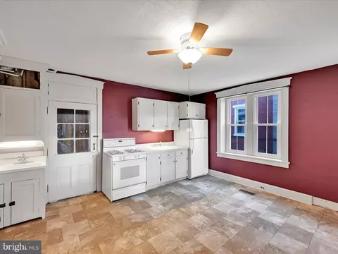 Kitchen - 525 N Water St, Lititz, PA 17543 photo 2 of 2