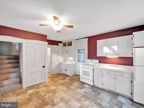 Kitchen - 525 N Water St, Lititz, PA 17543 photo 1 of 2