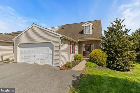 328 Deerfield Dr, Mount Joy, PA 17552