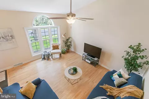 Living - 39 Pebble Creek Dr, Lititz, PA 17543 photo 4 of 5