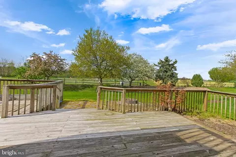 Exterior - 39 Pebble Creek Dr, Lititz, PA 17543 photo 5 of 10