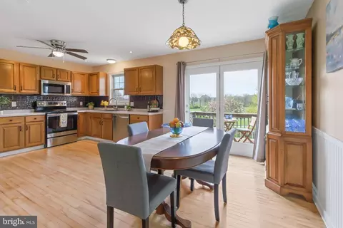 Dining - 39 Pebble Creek Dr, Lititz, PA 17543 photo 1 of 2