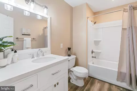 Bath - 39 Pebble Creek Dr, Lititz, PA 17543 photo 3 of 3