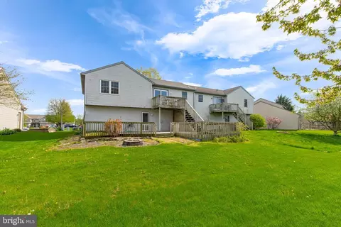 Exterior - 39 Pebble Creek Dr, Lititz, PA 17543 photo 9 of 10