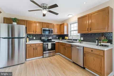 Kitchen - 39 Pebble Creek Dr, Lititz, PA 17543 photo 1 of 3