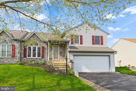 39 Pebble Creek Dr, Lititz, PA 17543