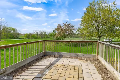 Exterior - 39 Pebble Creek Dr, Lititz, PA 17543 photo 6 of 10