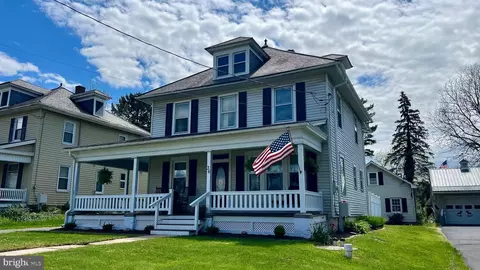 36 W Main St, Leola, PA 17540