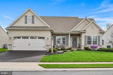 16 Bloomfield Dr, Ephrata, PA 17522
