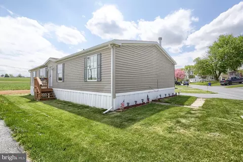 71 Lobin Rd, East Earl, PA 17519
