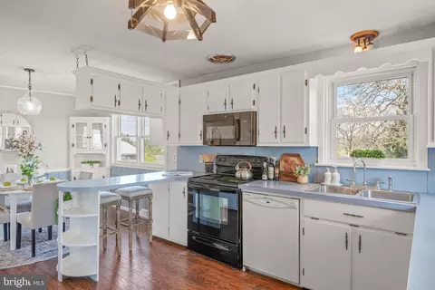 Kitchen - 108 Snavely Mill Rd, Lititz, PA 17543 photo 3 of 7