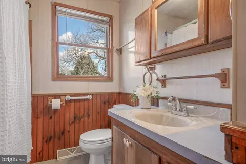 Bath - 108 Snavely Mill Rd, Lititz, PA 17543 photo 1 of 1