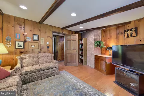 Living - 319 E Oregon Rd, Lititz, PA 17543 photo 7 of 11