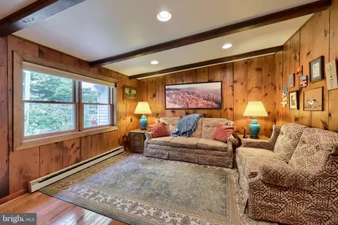 Living - 319 E Oregon Rd, Lititz, PA 17543 photo 6 of 11