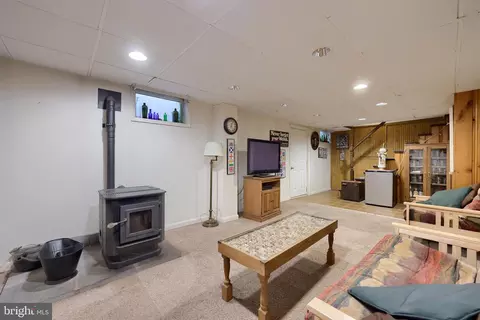 Living - 319 E Oregon Rd, Lititz, PA 17543 photo 10 of 11