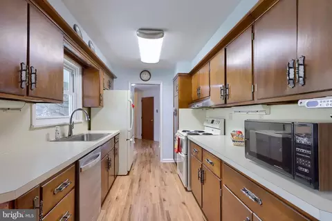 Kitchen - 319 E Oregon Rd, Lititz, PA 17543 photo 1 of 5