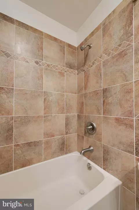 Bath - 319 E Oregon Rd, Lititz, PA 17543 photo 3 of 4