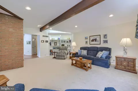 Living - 319 E Oregon Rd, Lititz, PA 17543 photo 3 of 11