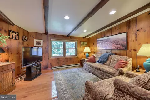 Living - 319 E Oregon Rd, Lititz, PA 17543 photo 5 of 11