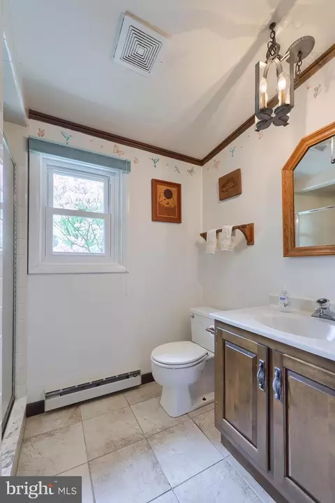 Bath - 319 E Oregon Rd, Lititz, PA 17543 photo 1 of 4