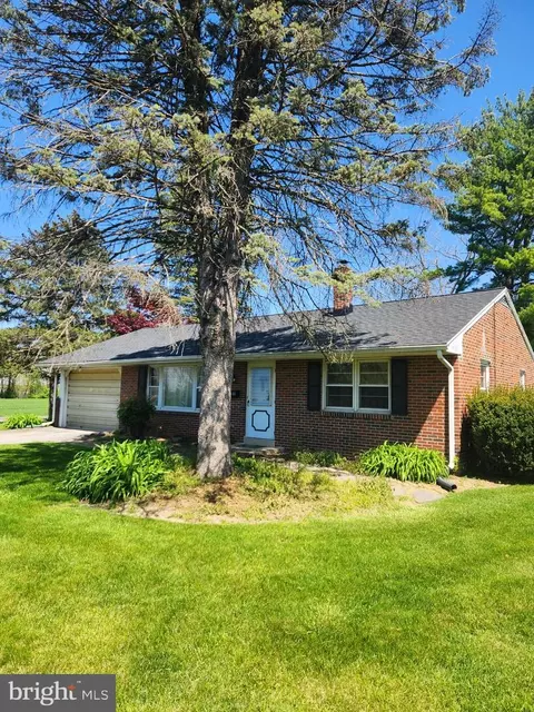 6391 Carpenter St, East Petersburg, PA 17520