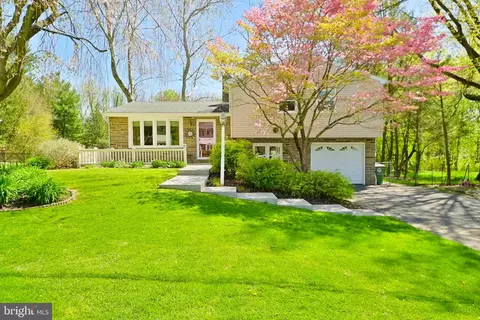 1607 Fiddlewood Dr, Lancaster, PA 17602