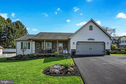 432 Randall Dr, Terre Hill, PA 17581
