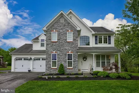 1696 Pioneer Rd, Lancaster, PA 17602