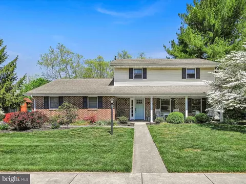 66 Heritage Rd, Akron, PA 17501