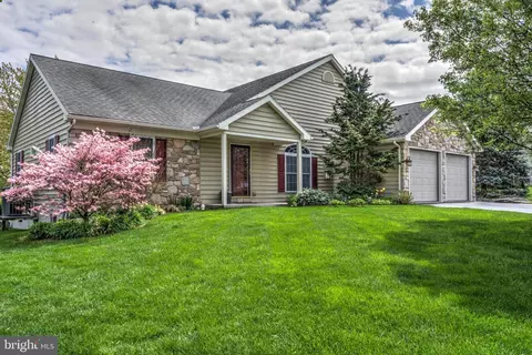 377 Farmview Dr, East Earl, PA 17519