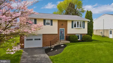 3076 Todd Ln, Lancaster, PA 17601
