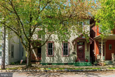 128 S Spruce St, Lititz, PA 17543