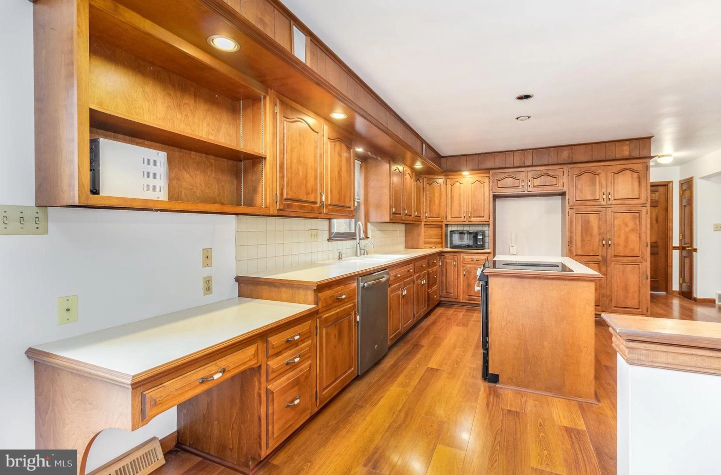 Kitchen - 656 Quarry Rd, Lititz, PA 17543 photo 2 of 3