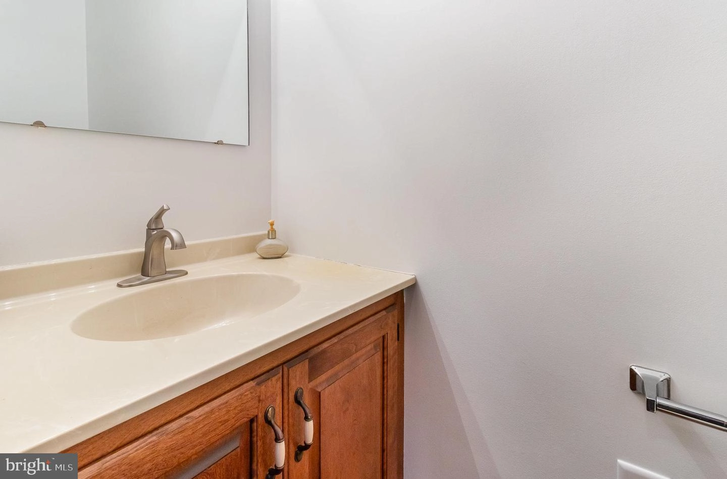 Bath - 656 Quarry Rd, Lititz, PA 17543 photo 3 of 4