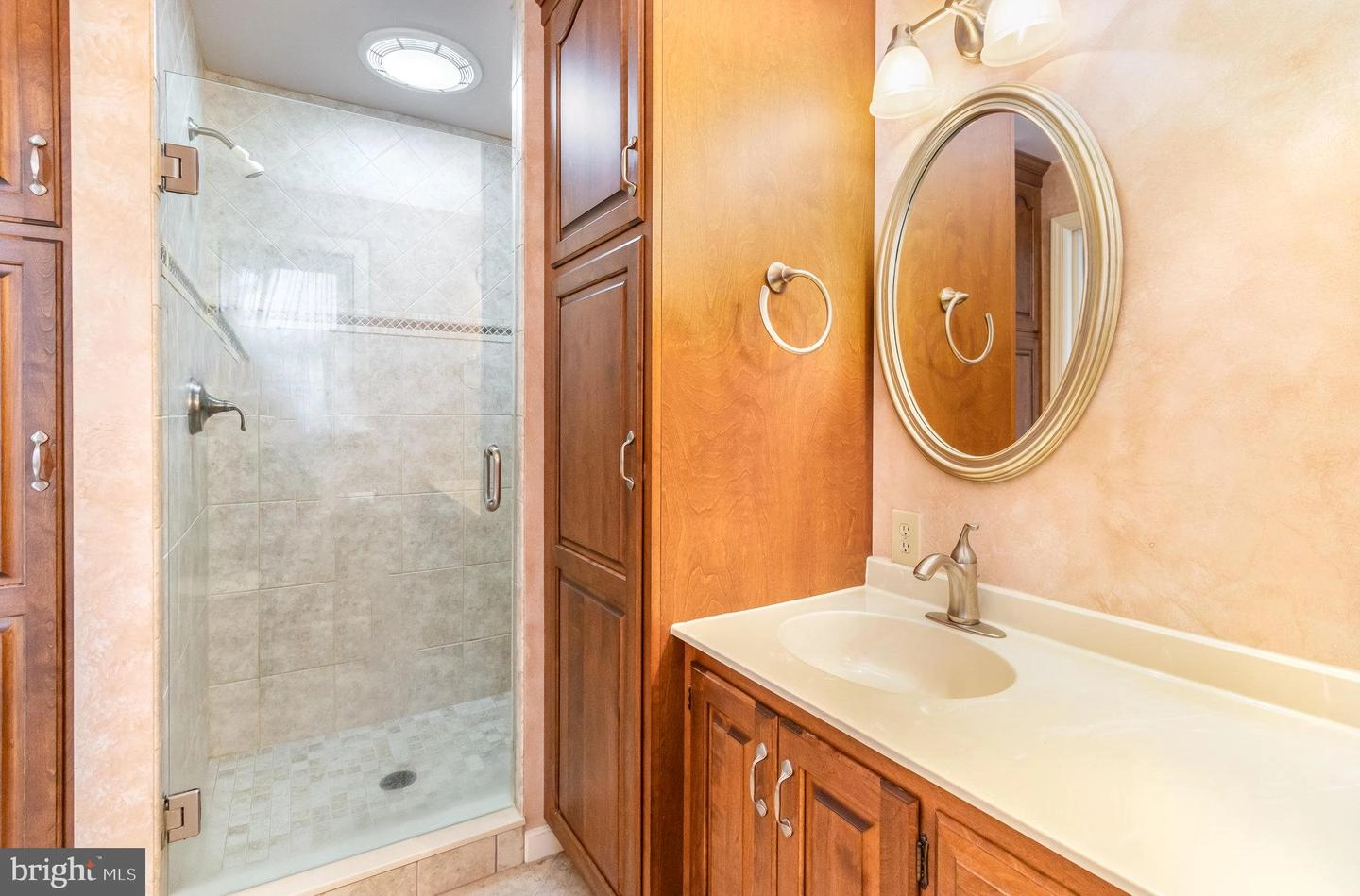 Bath - 656 Quarry Rd, Lititz, PA 17543 photo 1 of 4