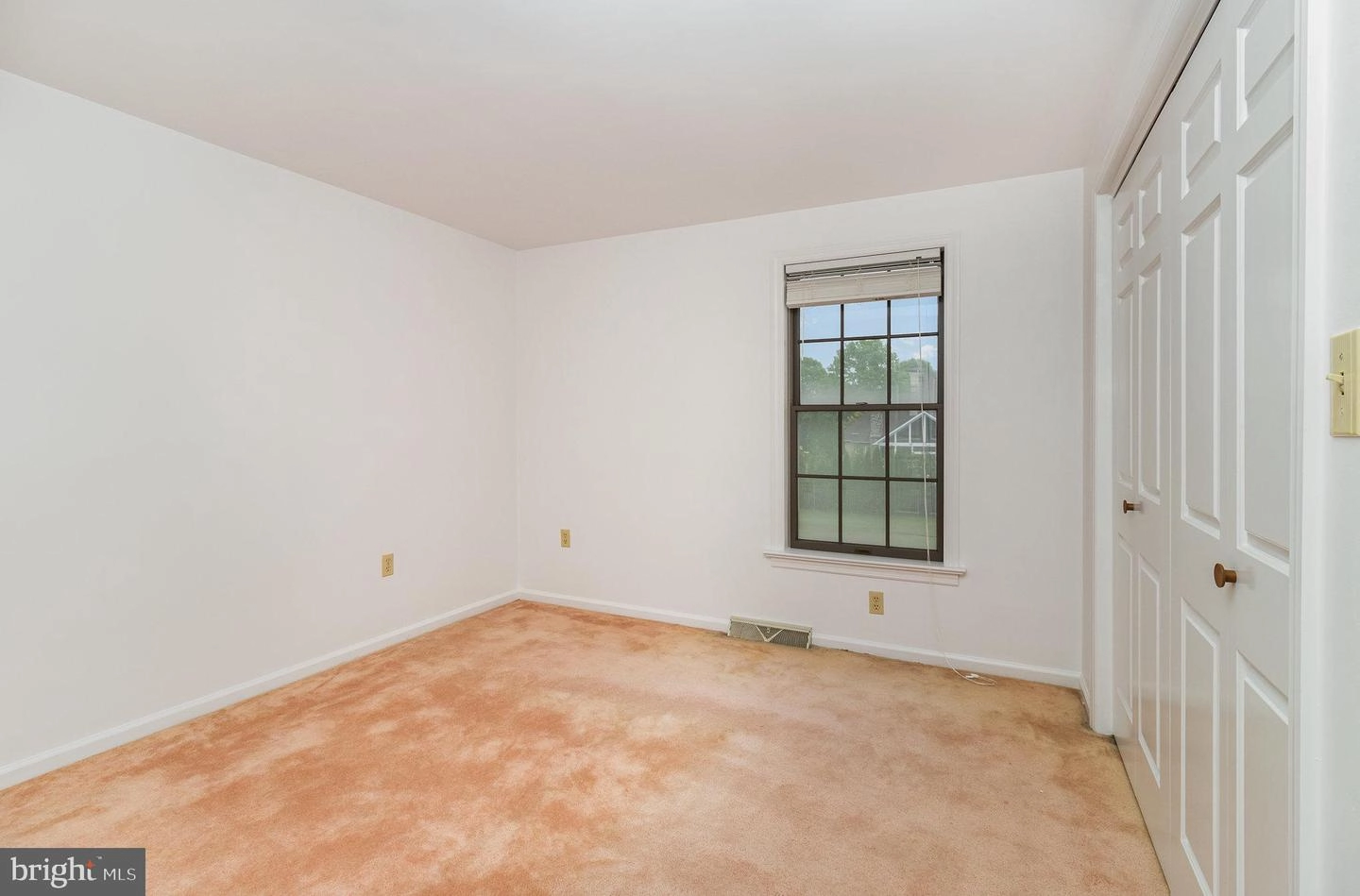 Bedroom - 656 Quarry Rd, Lititz, PA 17543 photo 2 of 7