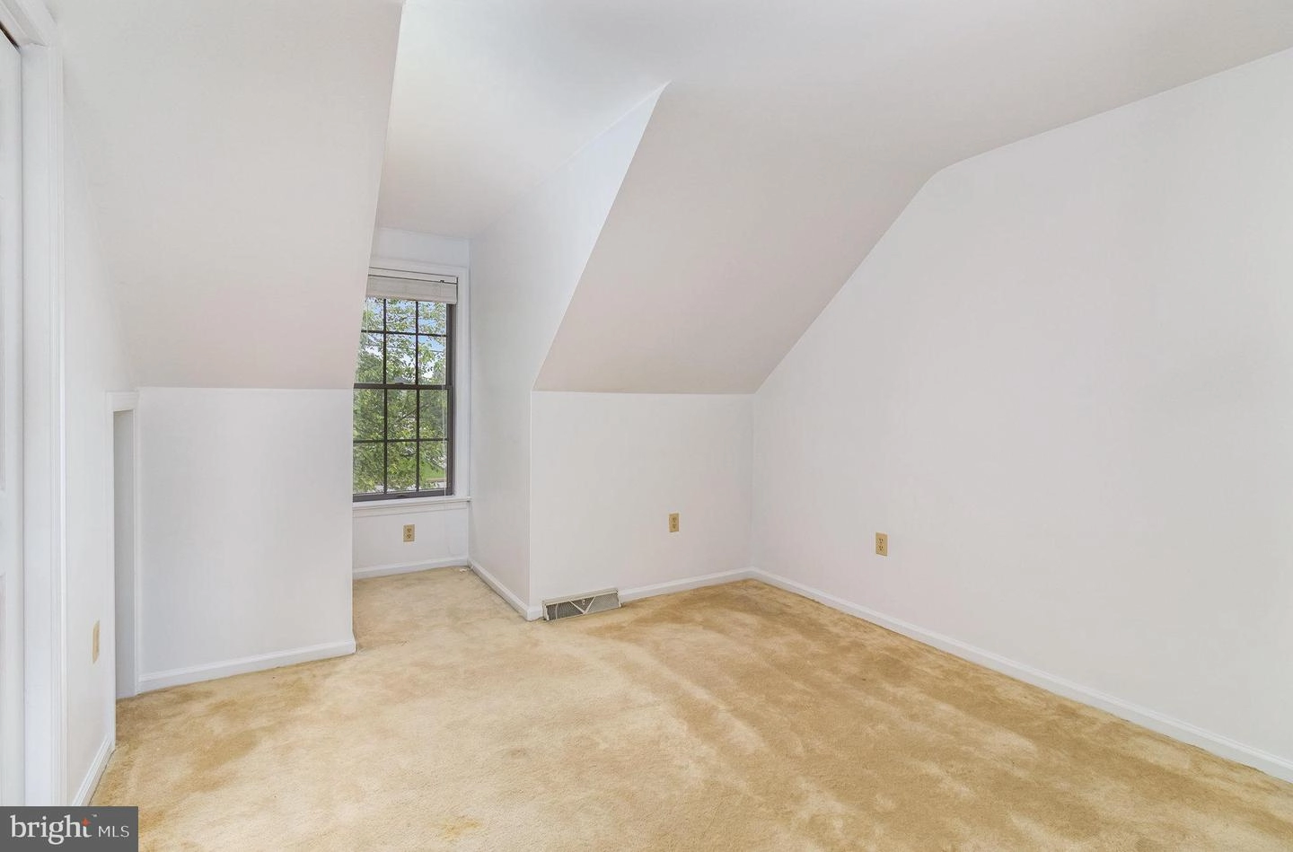 Bedroom - 656 Quarry Rd, Lititz, PA 17543 photo 4 of 7