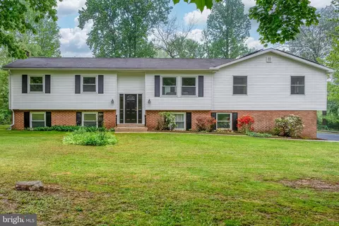 8 Dogwood Ln, Willow Street, PA 17584