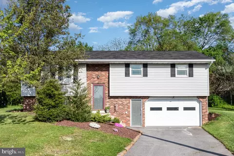 32 Dogwood Cir, Elizabethtown, PA 17022