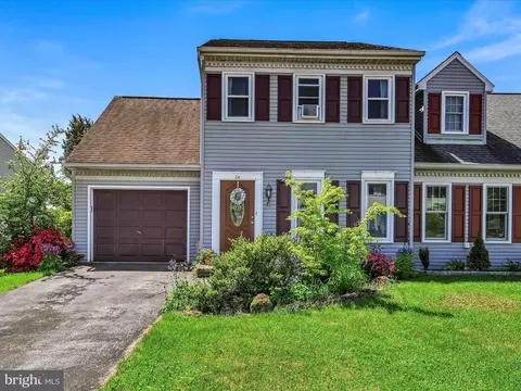 24 Beech Ln, Elizabethtown, PA 17022
